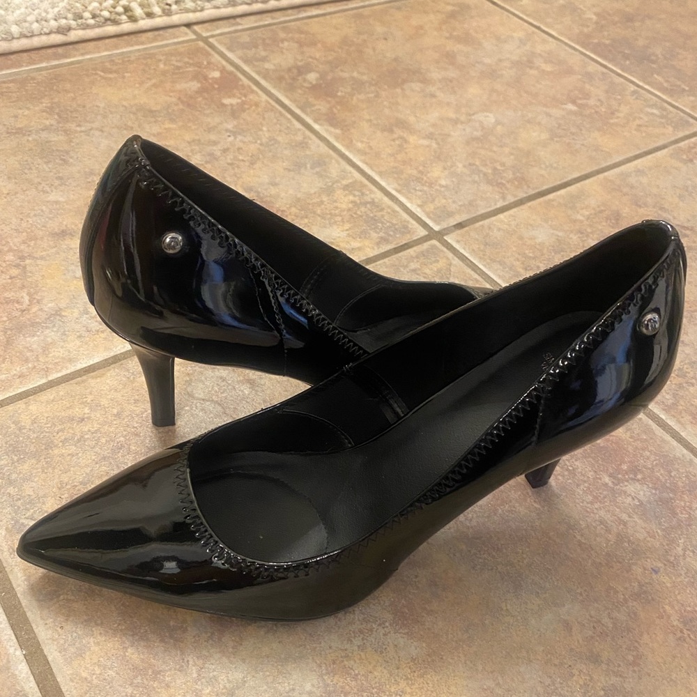 Simply Vera Vera Wang 9 1/2 Black Patent Pumps